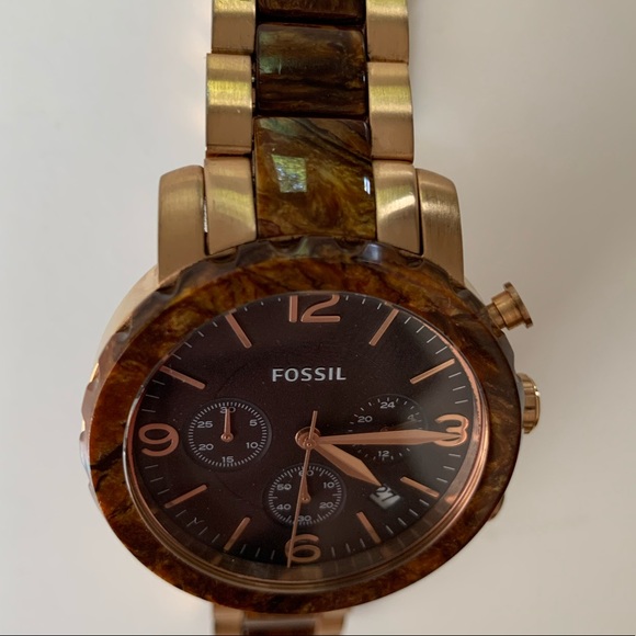 Rose Gold Fossil Watch - Picture 3 of 3